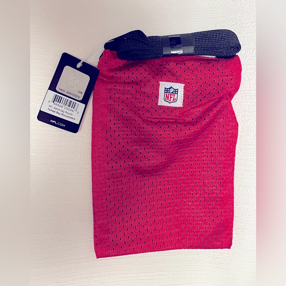 NFL Tampa Bay Buccaneers Mesh Crossbody🏈 - Picture 2 of 5